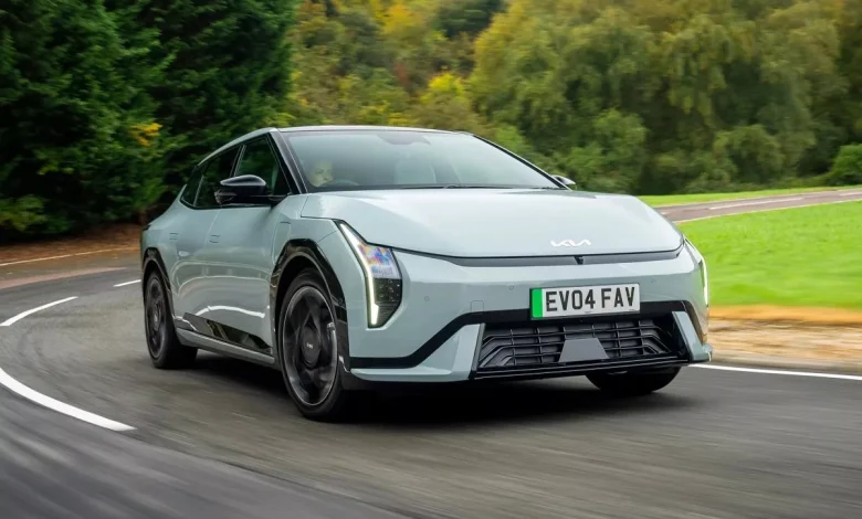 کیا EV4 فست‌بک مدل ۲۰۲۶ در ژانویه برای رقابت با تسلا مدل ۳ از راه می‌رسد